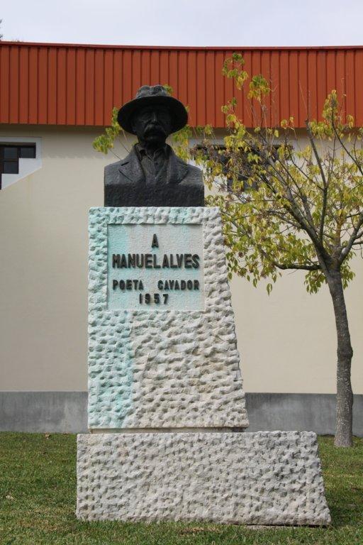 Monumento a Manuel Alves